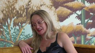 Mature française fait son premier sexe lesbien sérieux