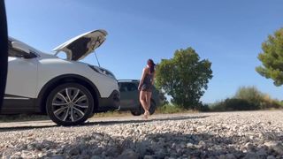 La française Babyfantasy83 suce un vieux dans la nature