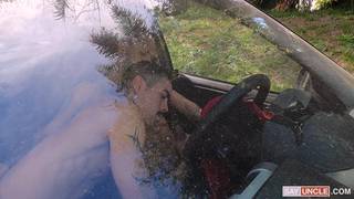 Gays en chaleur sont sortis de la route pour pouvoir baiser