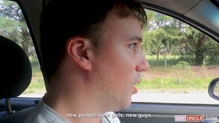 Latino cherche à se faire conduire et cet homme cherche une bite à sucer