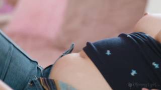 Little Puck montre à sa fille Leana Lovings comment faire l'amour