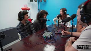 Après l'interview, elle a envie de se toucher et de baiser