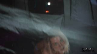 La blonde Ashley Alexander baisée en levrette au camping