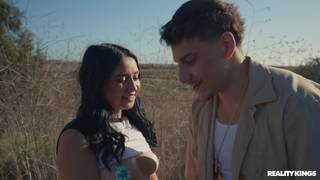 Après avoir peint, Victor Ray et Ophelia Purr baisent en plein air