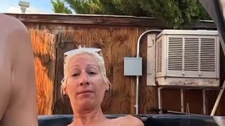 Compilation de femmes qui s'amusent à faire pipi