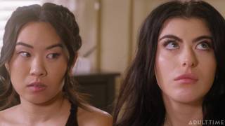 Liv Revamped suce les chattes juteuses de Kimmy Kimm et Gal Ritchie