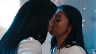 Gia faisait des cauchemars, Reagan lui mange la chatte pour la calmer