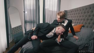 Leo Louis lèche le cul serré du marié Marcus McNeil avant le mariage