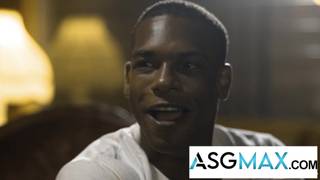 Adrian Hart ouvre son cul pour le DILF Lance Charger