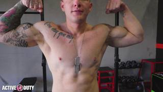 Jeremiah Cruze s'empiffre de la bite de King après un entraînement