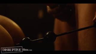 Après avoir utilisé le sextoy, il baise cet homme gay à fond