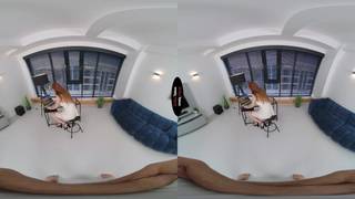 Une rousse fait une très bonne pipe en POV réalité virtuelle