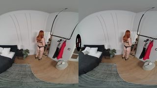 La rousse MILF se fait baiser dans une session de sexe VR chaude