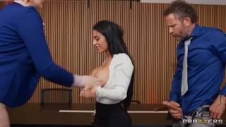 The Official Egypt et Scott se disputent pour impressionner Abigaiil