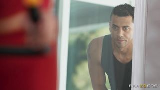 Payton Preslee baise en sueur avec le grand Alex Jones