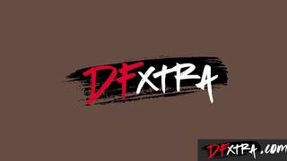 Les salopes se font remplir le cul avec de grosses quantités de sperme