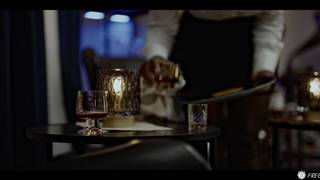 Zaawaadi se fait baiser lors d'une rencontre torride