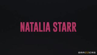 L'infirmière Natalia Starr aide Damion Dayski en lui suçant le BBC