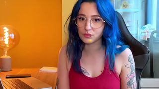 Ele invite un inconnu pour la baiser, pour les fans de Kalamite !