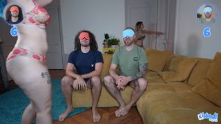 Khalamite et amie suçant des bites et baisant dans un quatuor