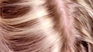 Lea Chipie veut jouer avec la grosse bite de son petit ami !