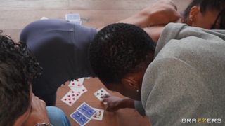 Le gangbang de Ryan Reid avec le grand à la bite noire