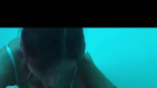 Naiade brunette française atrice en baise et succion sur son lit