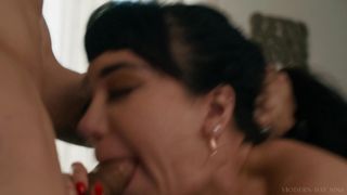 Little Puck attire Victor Ray pour une baise de chatte brutale