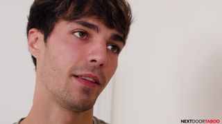 Ethan Tate veut la bite de son demi-frère Jacob Acosta dans sa bouche