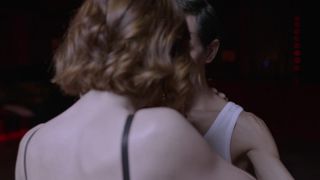 Louise Swell se fait ravager en trio après le tango érotique