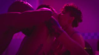 Bishop Black, Noir So et Catalina d'Aragó dans un trio bisexuels