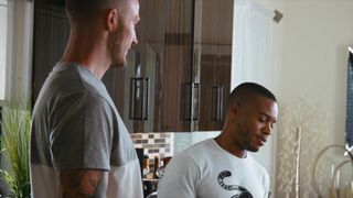 Christian Wilde oublie sa petite amie et baise son ami Jake