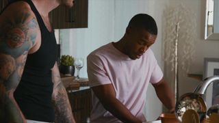 West, Amelia et Joon dans un trio bi à la cuisine !