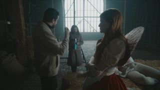 Lucy Huxley et Maximo Garcia dans la grange baisent follement