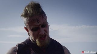 Amirah Adara force Bilbo à prouver sa loyauté en la baisant brutalement