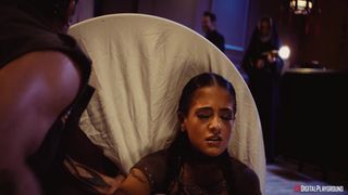 Elly Clutch baise son ex Scott Nails sur l'autel de mariage !